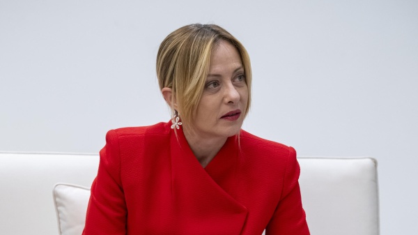 Governo, Meloni fa gli auguri e Suor Monia ringrazia: prima le polemiche, poi prevale lo spirito pasquale