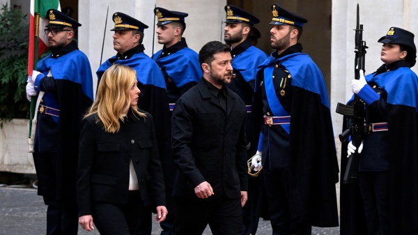 Governo, Meloni vede Zelensky a Palazzo Chigi: “Non si fa a meno degli Usa”. Lui: “Sempre pronto alle elezioni”