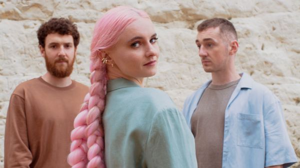 Grace dei Clean Bandit a RTL 102.5: "Abbiamo appena finito un nuovo pezzo con un cantante con cui non abbiamo mai collaborato"