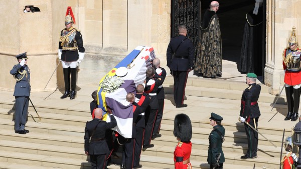 Gran Bretagna, celebrati a Windsor i funerali del Principe Filippo