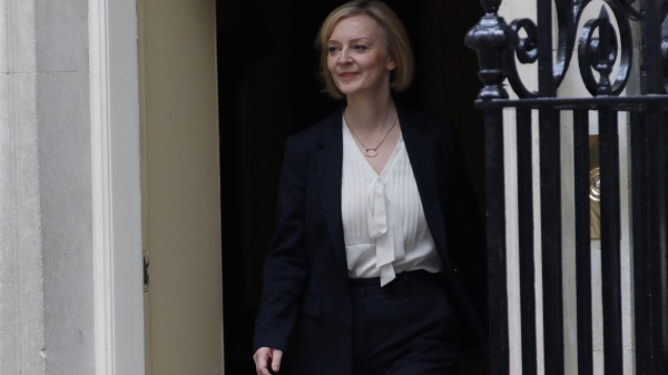 Gran Bretagna, governo Truss continua a perdere pezzi