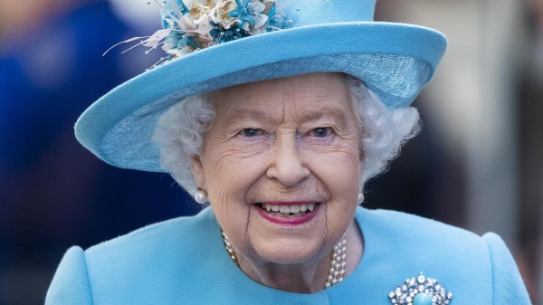 Gran Bretagna, i medici impongono riposo alla Regina Elisabetta, non andrà in Irlanda