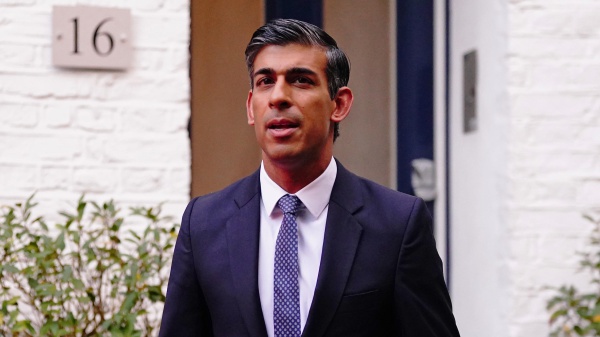 Gran Bretagna, in pole position per la successione a Liz Truss c'è Rishi Sunak. Sfuma l'ipotesi Johnson