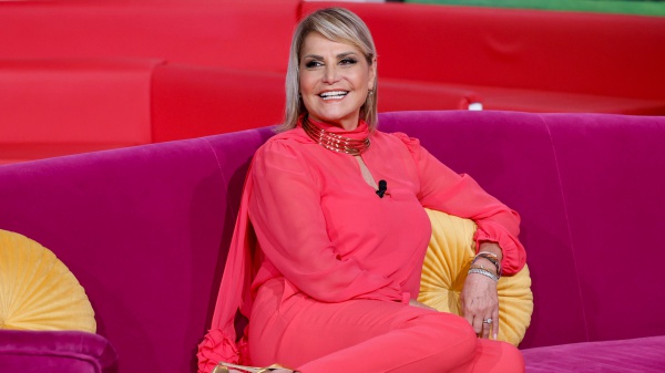 Grande Fratello, stasera su Canale 5 torna il reality: per la prima volta alla conduzione Simona Ventura