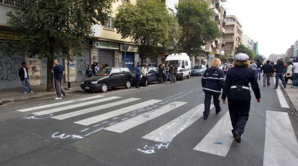Grave bimbo di due anni investito da auto pirata