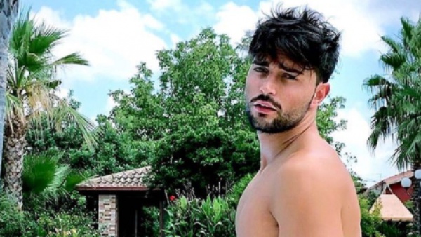 "Ho sofferto di acne, mi nascondevo e usavo la mascherine": la confessione di Davide Donadei, ex di uomini e donne