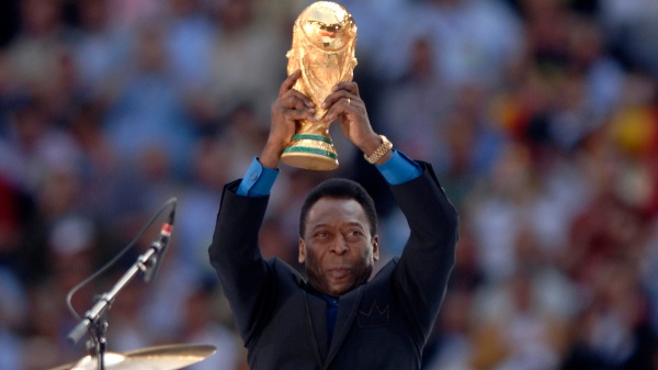 Il Brasile saluta il suo re, addio a Pelè, forse il più grande calciatore di sempre, sicuramente il più completo
