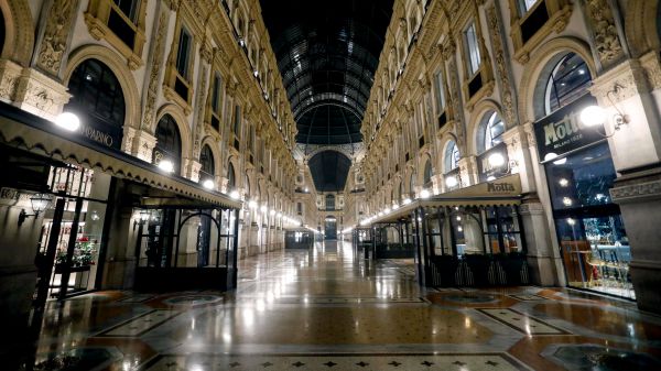 Il consigliere del ministro della Salute, Ricciardi: "Lockdown necessario per Napoli e Milano"