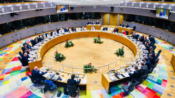 Il Consiglio Europeo decide sull’utilizzo dei 200 miliardi di asset russi congelati per finanziare la resistenza di Kiev