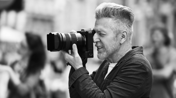 Il fotografo Toni Thorimbert a RTL 102.5: “È stato bellissimo scattare la vostra nuova campagna. Gli esseri umani sono il mio pane. La radio è quel luogo in cui ci sono persone vere"