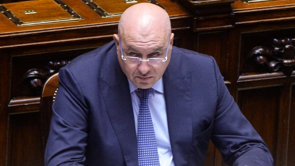 Il generale Vannacci sollevato dall’incarico dopo il libro con contenuti sessisti e omofobi. Crosetto, farneticazioni