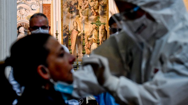 Il grande cuore di Napoli e il tampone sospeso, progetto applaudito da tutta l'Italia