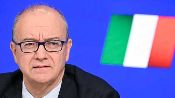 Il Ministro Valditara ai maturandi a RTL 102.5: “Non abbiamo bisogno di persone perfette ma di chi sa riflettere sui propri errori”