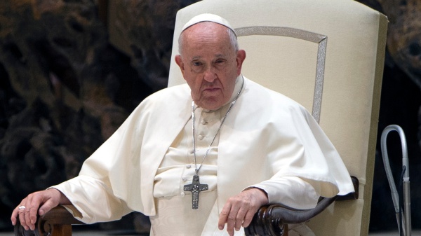 Il Papa è arrivato in Mongolia, missione di pace nel paese incastonato tra Cina e Russia