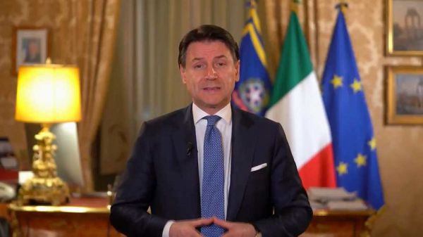 Il Premier Giuseppe Conte in diretta su Facebook ha annunciato la chiusura di tutte le attività commerciali ad eccezione di farmacie ed alimentari