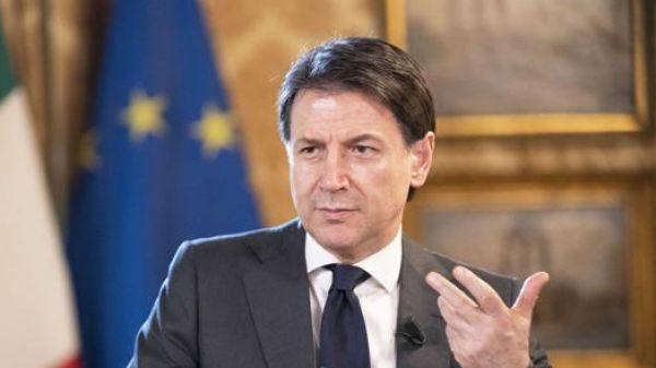 Il presidente del Consiglio Conte parla della fase 3: "Bene la socialità ritrovata, ma rispettare le regole"