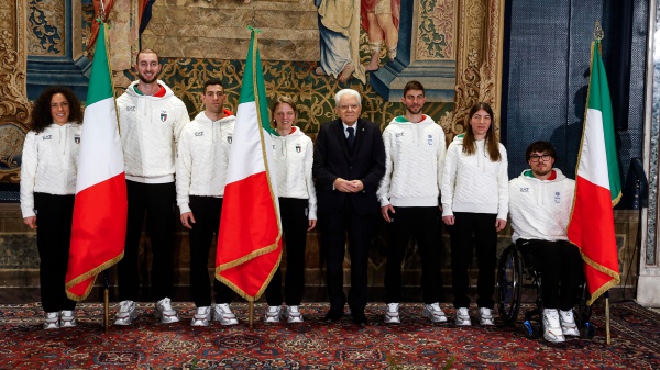 Il Presidente della Repubblica Sergio Mattarella ha consegnato il Tricolore agli azzurri per le Olimpiadi di Milano-Cortina 2026