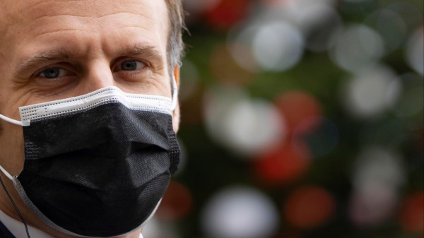 Il presidente francese Macron positivo al coronavirus, intanto la pandemia dilaga nel mondo, appello di Trump