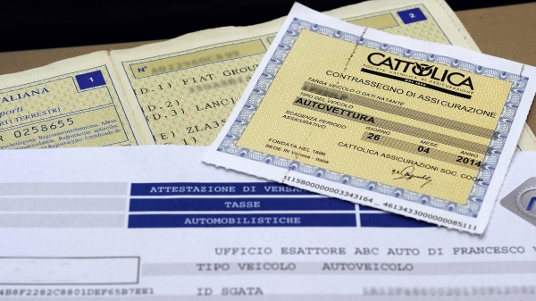 Il salasso del superbollo, è costato 1,2 miliardi, arriva il rischio Ia per l'assicurazione rc auto