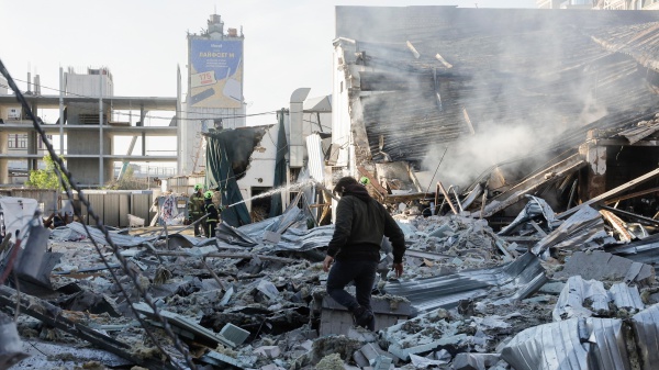 Inferno di droni e missili su Kiev e altre città ucraine. Zelensky agli alleati, la difesa antimissile assolutamente necessaria