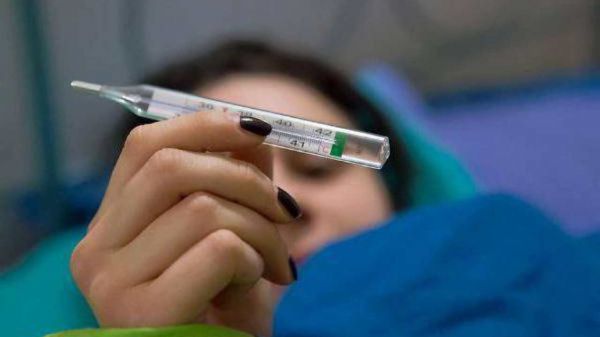 Influenza, casi in lieve calo, superato il picco
