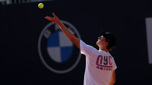 Internazionali BNL d'Italia, Jannik Sinner regala spettacolo in allenamento, in attesa di conoscere chi sfiderà al secondo turno
