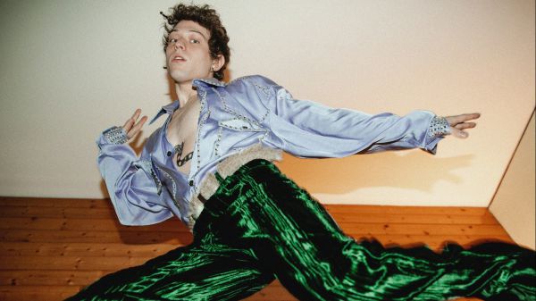 Irama a RTL 102.5: "Sto lavorando ad un progetto che arriverà a brevissimo, ci sarà qualche ospite"
