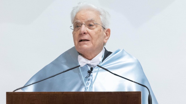 Iran, scende in campo il Capo dello Stato Mattarella:  “L’Unione Europea dica no all’allargamento del conflitto”