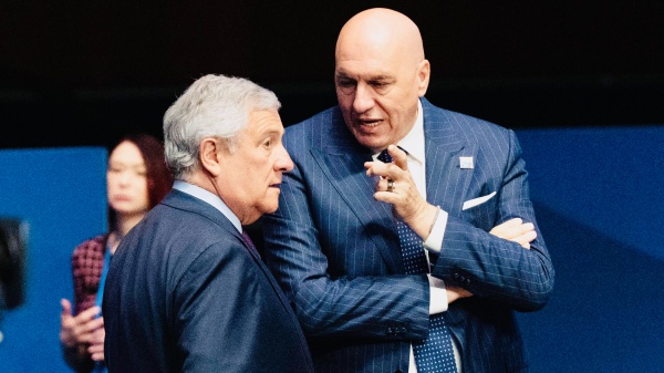 Iran, il ministro degli Esteri Tajani: “Preoccupa l’alto numero di italiani nel Golfo da rimpatriare”