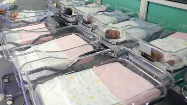 Istat 2020, crollano le nascite in Italia, giù anche i matrimoni a causa della pandemia