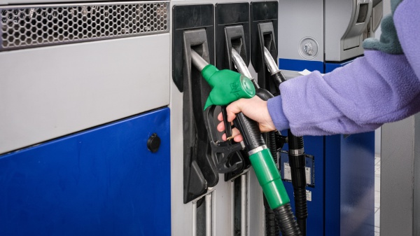 Italia dice no al bando dei motori a benzina e diesel. Il nodo nucleare