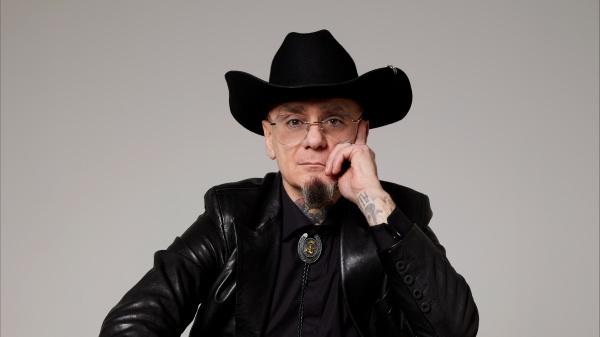 J-Ax a Sanremo con “Italia starter pack”: il testo e il significato del brano in gara al Festival