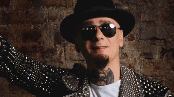 J-Ax presenta ReAle, il nuovo disco in uscita domani