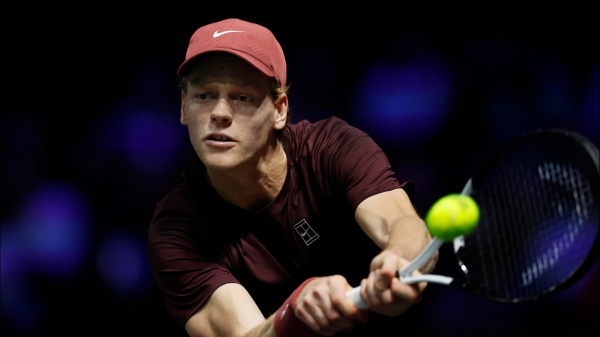Jannik Sinner in finale al Master 1000 di Parigi, domani affronterà il canadese Auger-Aliassime