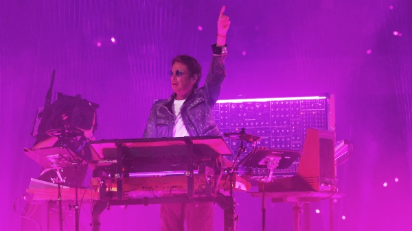 Jean-Michel Jarre a RTL 102.5: “A luglio suonerò a Venezia e a Pompei e sono onorato di poter restituire all’Italia un po’ di ciò che preso d’ispirazione dal vostro Paese”