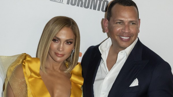 Jennifer Lopez torna single, la popstar e attrice rompe con il fidanzato Alex Rodriguez, ex campione di baseball