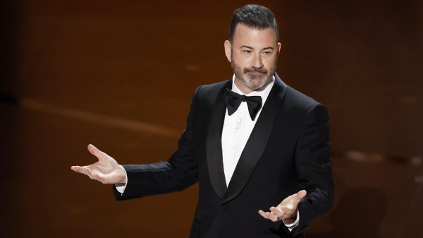 Jimmy Kimmel torna in onda dopo la sospensione tra polemiche FCC, Trump e la Disney