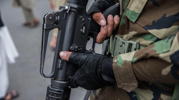 Kabul, attentato kamikaze contro l'ambasciata russa. Almeno venticinque i morti. Tra loro, anche due diplomatici russi