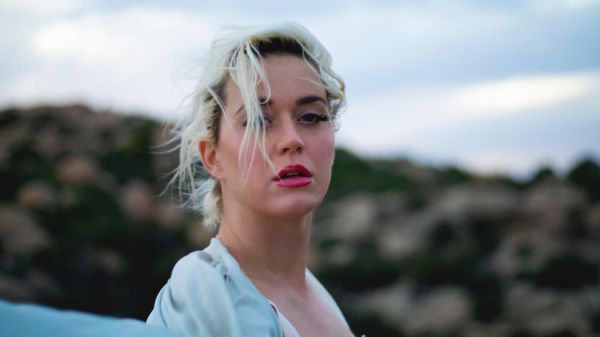 Katy Perry in esclusiva su RTL 102.5: ”Bisogna rimanere fedeli ai propri sogni. Se sogni in grande gli altri ridono, ma ride bene chi ride ultimo”