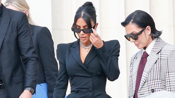 Kim Kardashian testimone a Parigi, 'ero certa di morire'. I rapinatori le rubarono gioielli per nove milioni di euro