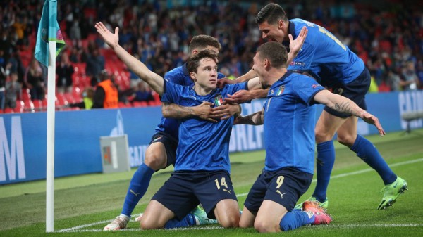 L'Italia è arrivata a Londra, domani sera la finale con l'Inghilterra per conquistare l'Europa