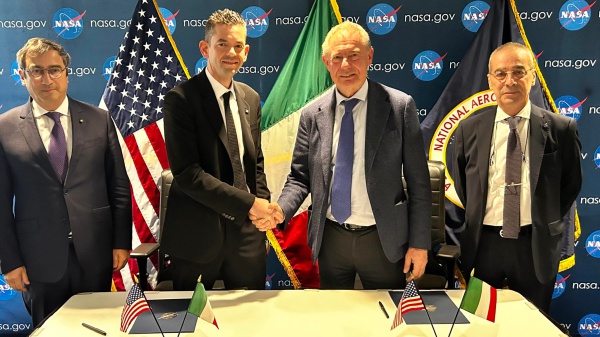L''Italia sulla luna, con il modulo abitativo e con un astronauta, accordo firmato a Washington 