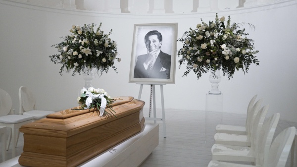 L'ultimo saluto a Valentino, l'imperatore della moda che ha cucito sogni sulle stoffe