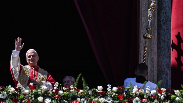 La Benedizione Urbi et Orbi di Papa Leone XIV, chi scatena le guerre scelga la pace