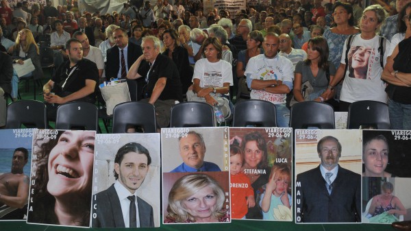 La Cassazione annulla la condanna per la strage ferroviaria di Viareggio, processo da rifare, disperazione tra i parenti delle vittime