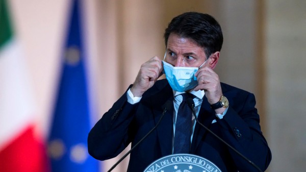 Giuseppe Conte: "Escludo la vaccinazione obbligatoria per tutta la popolazione, io mi vaccinerò appena possibile"