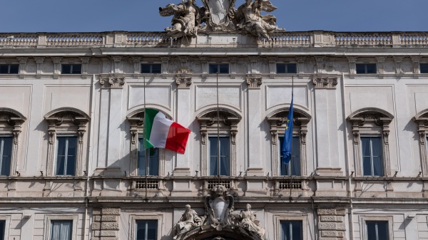 La Consulta, congedo obbligatorio anche alla madre intenzionale nelle coppie omogenitoriali