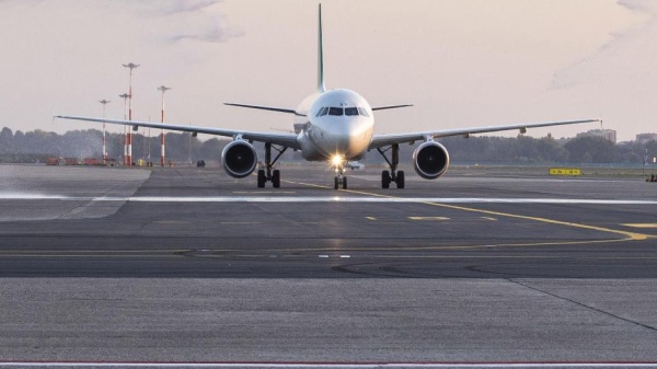 La crisi del petrolio nel Golfo, prime limitazioni di carburante per i voli in quattro scali italiani