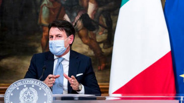 La durissima lettera di Giuseppe Conte alla Stampa: "Tornerei a Bengasi da Haftar, non fu una photo opportunity"