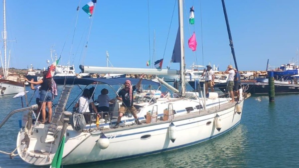 La Flotilla per Gaza salpa da Augusta, 45 barche e 600 persone in missione umanitaria